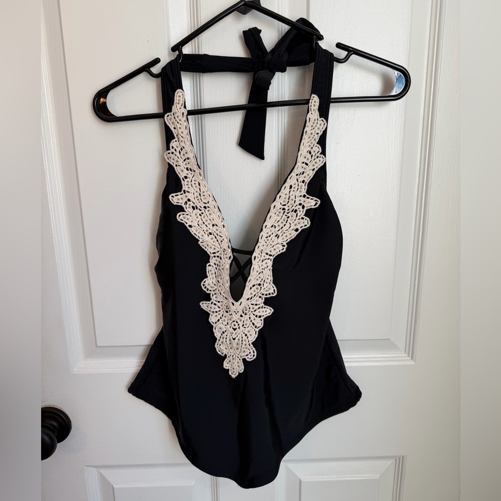 VENUS Tankini Swimsuit Top Deep V Halter Black, Lace - Champagne Beading Size 4